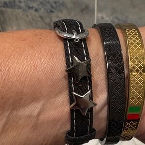 Stylish Black and Gold Star Bracelet Set